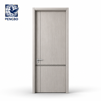 Porte de chambre en MDF mélaminé gris argenté à grain de bois avec ligne de fente et bande de joint pour l'approvisionnement des appartements équipés