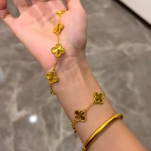 สินค้าไลฟ์สด: กำไลข้อมือรูปใบโคลเวอร์สี่แฉก CNC สำหรับผู้หญิง - ดีไซน์หรูหรา โดดเด่น ไม่ซ้ำใคร เครื่องประดับสุดประณีต ใช้งานได้หลากหลายและสง่างาม - Product Image 4