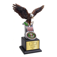 Trophée en résine de 14 pouces, durable, peint à la main et gravé « ANS DE SERVICE », avec emblème d'aigle de l'Armée américaine et emblème Amy Shield sur base en bois noir