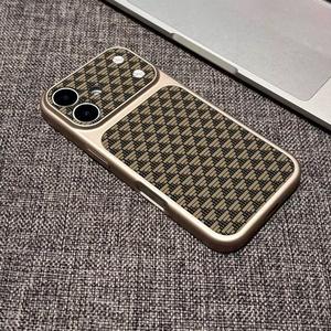 Coque magnétique à motif écossais pour iPhone 17 Pro Max, transformable instantanément en grande fenêtre, compatible avec les modèles 16 et 15, finition mate et antichoc. - Product Image 3