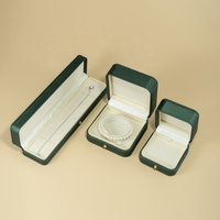 Petite boîte à bijoux faite main en cuir PU personnalisée de luxe pour emballage de bracelet et collier avec couleur et design personnalisables