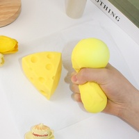 Jouet anti-stress en caoutchouc souple, simulation créative de fromage et de tofu, idéal pour la relaxation et la décompression, également un excellent cadeau