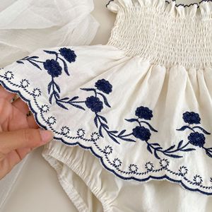 Tutina Estiva 2026 per Bambine, Abito Vintage con Ricami Floreali e Bretelle per il Primo Mese e i Cento Giorni - Product Image 4