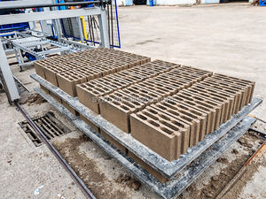 Blok pembuat mesin pembuat blok beton sepenuhnya otomatis, blok berongga dan padat dengan harga pabrik - Product Image 3