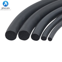 Bandes d'étanchéité auto-adhésives en mousse EPDM de taille personnalisée Bandes d'étanchéité souples extrudées en caoutchouc EPDM NBR