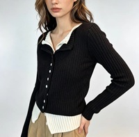 2026 Damen Strickjacke mit Mock-Layered-Look, Reverskragen, Kontrastbesatz, Knopfleiste vorne, lang, lässig, weich gestrickt