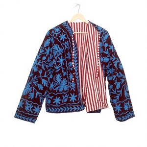 Veste matelassée en velours bohème brodée à la main ART&ART, motif floral, imprimée, coupe classique, 100% coton, écologique - Product Image 1