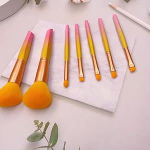 Ensemble de 7 pinceaux de maquillage dégradé rose-jaune, poils synthétiques, manche plat, pour fond de teint, correcteur, et kit de pinceaux de rasage - Product Image 5