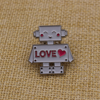 Broche personnalisée en métal émaillé dur, motif cœur rouge, plaqué argent, pour sacs à dos et vêtements