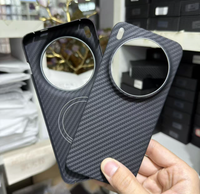 Étuis de téléphone en fibre de carbone de luxe, fins et durables pour l'électronique haut de gamme, MOQ 2 pièces