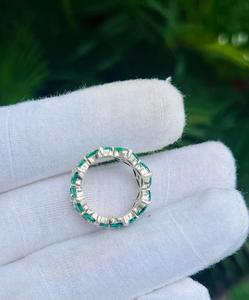 แหวนมรกตและเพชรทองคำขาว 14K |   มรกตธรรมชาติทรงมาร์คีส์ขนาด 2x4 มม. ประดับเพชรทรงกลม |   แหวนพลอยหรูหรา - Product Image 3
