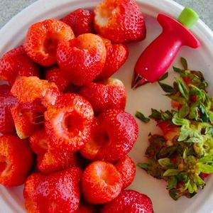 K681 Éplucheur de fraises, éliminateur de feuilles de fruits, accessoires de cuisine, outil en métal pour éliminer les tiges de tomates, outil en plastique pour enlever les tiges, gadgets et outils de cuisine - Product Image 5