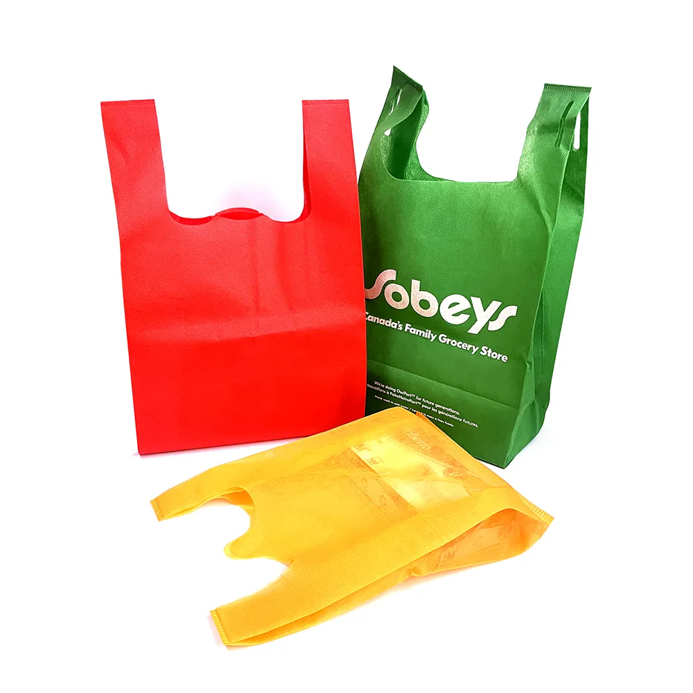 कस्टम निर्माता कम कीमत में पुनर्नवीनीकरण टीशर्ट शॉपिंग टोट बैग हेवी ड्यूटी शॉपिंग पीपी लैमिनेटेड गैर बुना बैग लंबे हैंडल के साथ