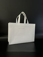 Sacs fourre-tout non tissés en stock avec poignées intégrées, sacs de courses réutilisables pour l'emballage de vêtements et de marques de prêt-à-porter