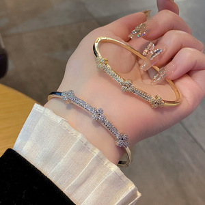 European American Fashion Micro Inlaid <b>Bracelet</b> <b>Copper</b> Alloy Gold Silver Flower Design Women's Jewelry Gift Bangle - Product Image 2