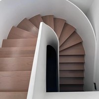 Escaliers en spirale sur mesure en métal, bois et fer forgé de style moderne |   Escalier intérieur durable et sûr pour villa avec conception de modèle 3D