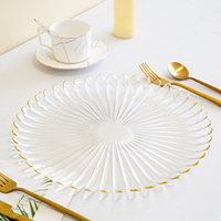 Assiette de service en verre transparent Luckygoods ZK260050-3 avec bord doré effet soleil, idéale pour les événements hôteliers (vente en gros)