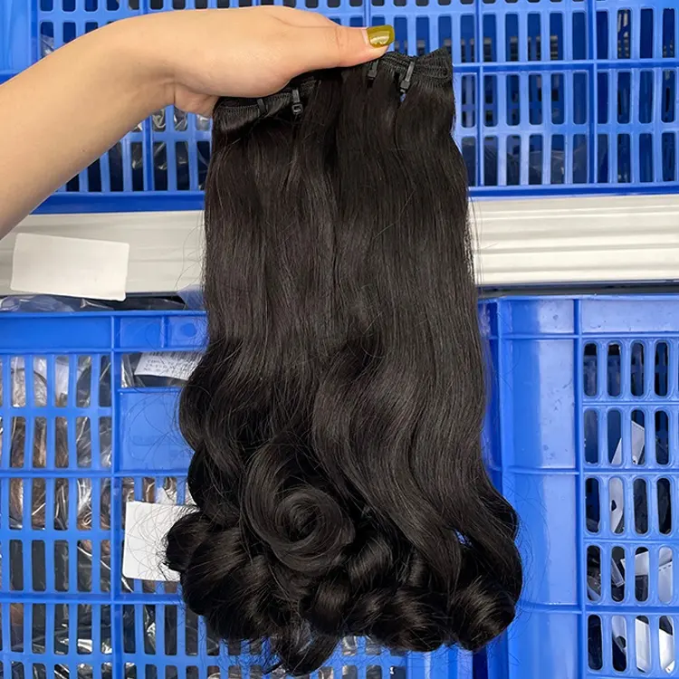 सुपर डबल खींचा Funmi मानव बाल घुंघराले, छल्ली Aligend कच्चे मलेशियाई असंसाधित बाल बंडल, 100% कुंवारी बाल विक्रेताओं Weaves