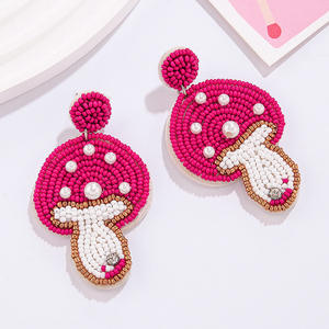 Boucles d'oreilles champignons tissés à la main-Perles de riz colorées et accents de perles | Bijoux tendance Boho Chic pour femmes - Product Image 1