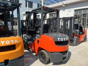 Minicargadora Usada en Japón a Bajo Precio, de 2.5/3.5/5 Toneladas, 3 Mástiles, 4.5m, para Hoteles, Tiendas de Materiales de Construcción y Plantas de Manufactura - Product Image 4