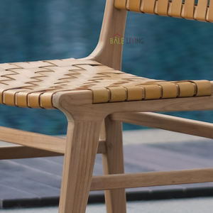 Élégance intemporelle avec la chaise de salle à manger Corsica, fabriquée en teck riche et en cuir luxueux, durabilité parfaite des meubles - Product Image 6