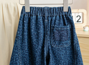 <span class=keywords><strong>Jeans</strong></span> Leopardati per Bambine, Moda Casual Coreana Primavera-Autunno, Pantaloni Larghi in Denim - Product Image 4