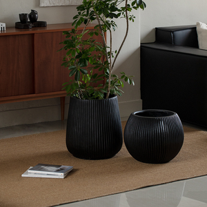 Vase de sol contemporain Fleid - Polyéthylène léger et durable, large ouverture, incassable, écologique, résistant à la décoloration et de haute qualité - Product Image 3