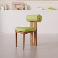Chaise en bois massif de style nordique moderne, modèle 2026, très prisée pour salon