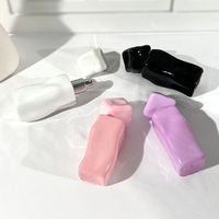 Flacon de parfum élégant en verre 30 ml avec bouchon à vis, corps torsadé, rechargeable, couleur et logo personnalisables