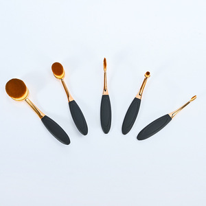 Ensemble de 5 pinceaux de maquillage en or rose, pinceaux pour le visage en fibres synthétiques douces avec manche confortable - Product Image 2