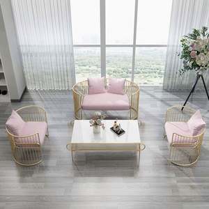 Canapé et table basse combinés de style nordique, luxe léger, style célébrité du <span class=keywords><strong>web</strong></span>, petit magasin de vêtements familial, simple et moderne - Product Image 6