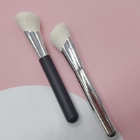 Pinceau correcteur contour coudé avec logo personnalisé Pinceau cheveux synthétiques doux blush pour le visage fond de teint pinceaux de maquillage