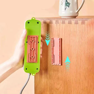 Soporte de Pared Autoadhesivo para Enchufes, Organizador de Cables y Tiras de Enchufes - Product Image 3