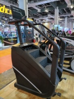 Appareil de fitness commercial haut de gamme : Stepmill avec écran tactile et fonction de mise en miroir d'écran
