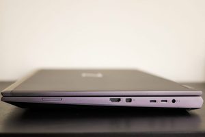 Estación de Trabajo Móvil HPE ZBook Fury 17 G8, I9-11950H, 32GB, A4000-8G, 1TB SSD, 300nit (1920x1080), 17.3 pulgadas - Product Image 6