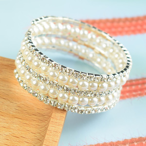 <span class=keywords><strong>Pulsera</strong></span> multicapa de <span class=keywords><strong>perlas</strong></span> de 6mm con diamantes de imitación para boda, <span class=keywords><strong>pulsera</strong></span> de <span class=keywords><strong>perlas</strong></span>, <span class=keywords><strong>pulsera</strong></span> de diamantes de imitación para venta al por mayor N241002 - Product Image 4