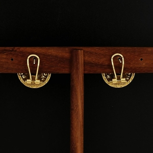 Boucles d'oreilles vintage avec émeraudes, rayures en émail noir et blanc, clous ronds, luxe léger, haut de gamme pour femmes - Product Image 3