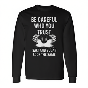 Camiseta de manga larga con diseño gráfico: Sal y azúcar parecen iguales, cuida de quién confías - Product Image 2