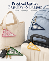 Breloques de sac brodées personnalisées en gros, porte-clés nominatifs, étiquettes brodées 3D en relief pour sacs, cadeau, MOQ 50 pièces