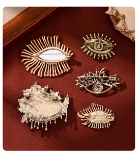 Broche Criativo e Misterioso de Liga Banhada a Ouro KC com Olho de Cavalo Multicolorido para Mulheres - Corsage Vintage - Product Image 5