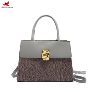 Sac fourre-tout pour femme grande capacité, design élégant, fermeture éclair en PU, doublure en polyester, motif pierre, décoration chaîne, commande en gros mixte prête à expédier - Product Image 1
