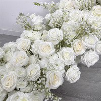 Chemin de table en fleurs artificielles en soie réaliste avec motif de roses pour mariages, la Saint-Valentin, le Nouvel An et les événements de rentrée scolaire (vente en gros)