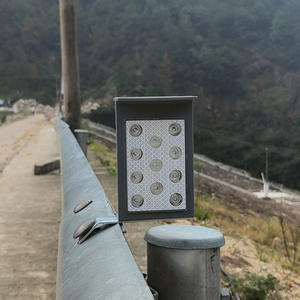 Delineador <span class=keywords><strong>solar</strong></span> Marcadores de carretera Seguridad de tráfico <span class=keywords><strong>Reflector</strong></span> de barandilla reflectante lateral de carretera - Product Image 1