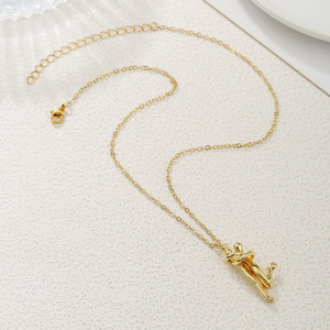 Collana con Ciondolo Coppia Abbracciata per Donna e Uomo, Colore Oro e Argento, Catena d'Amore per Coppie, Regalo per Amici, Gioielli per Feste - Product Image 6