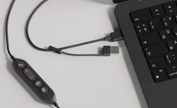 Auriculares con cable Yealink UH46 USB-C/USB-A profesionales con 3 micrófonos, reducción de ruido por IA, ecualizador dinámico y diseño sobre la oreja.