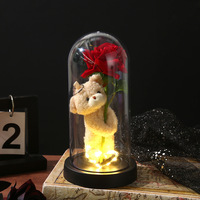 Rose éternelle artisanale avec un adorable ours en peluche qui s'abîme dans une dôme acrylique, cadeau romantique créatif pour la Saint-Valentin, vente en gros