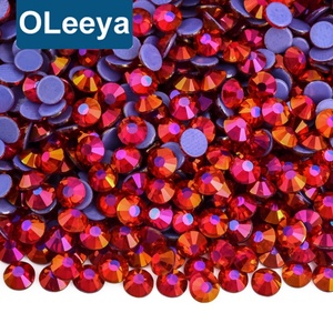 OLeeya Vente en gros de cristaux thermocollants de haute qualité, très demandés, couleurs brillantes, strass thermocollants en verre pour vêtements - Product Image 1