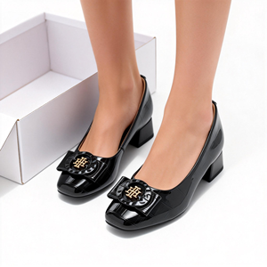 Chaussures décontractées pour femmes avec boucle métallique distinctive, doublure en PU souple pour une respirabilité optimale, idéales pour le travail et les sorties du week-end - Product Image 1