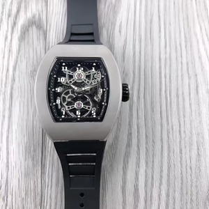 Montre de luxe sportive en fibre de carbone haut de gamme avec boîtier creux, verre saphir et mouvement mécanique à tourbillon, couleur grise - Product Image 2