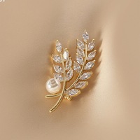 Hermosos Broches de Flores de Perlas, Broches de Diseño Personalizados de Aleación Chapada en Oro con Cristales de Estrás para Mujer